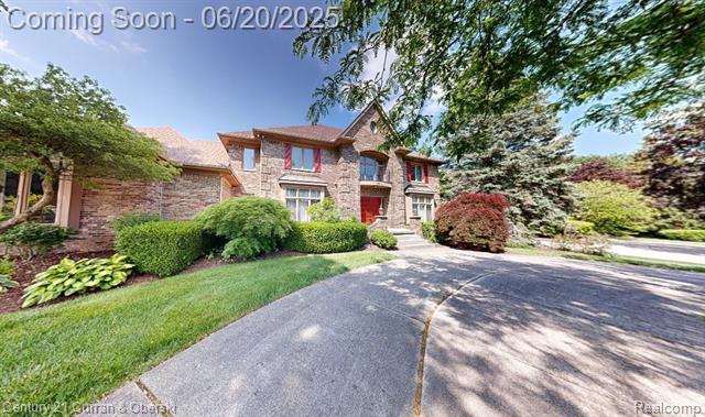 front view picture of 29918 Kenloch Dr, Farmington, MI. 48331