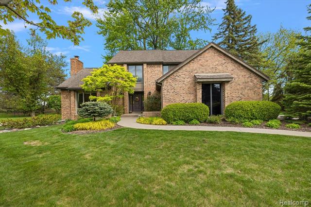 front view picture of 33891 Yorkridge St, Farmington, MI. 48331