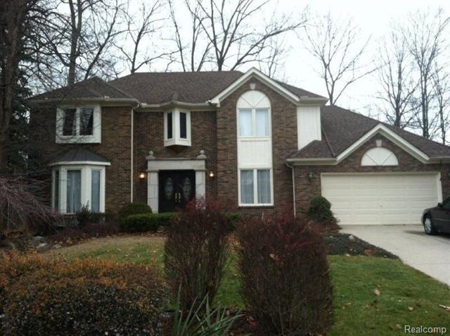 front view picture of 37538 Glengrove Dr, Farmington, MI. 48331