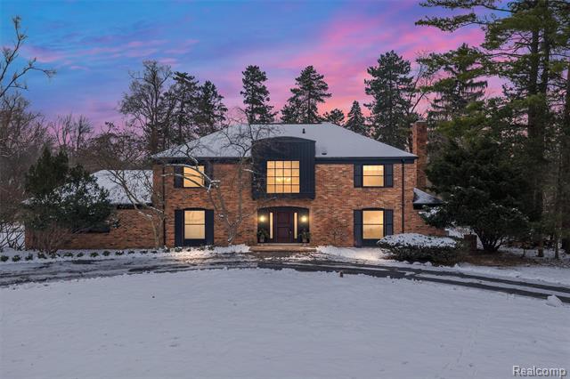 front view picture of 25330 Devon Ln, Franklin, MI. 48025