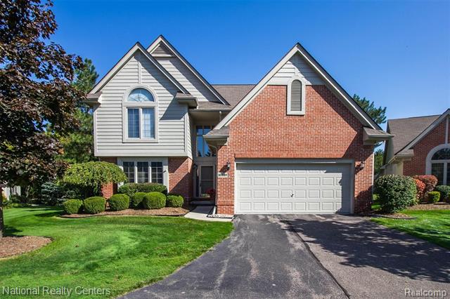 front view picture of 30691 Tanglewood Trl, Farmington, MI. 48331