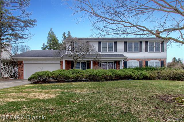 front view picture of 33951 Old Timber Rd, Farmington, MI. 48331