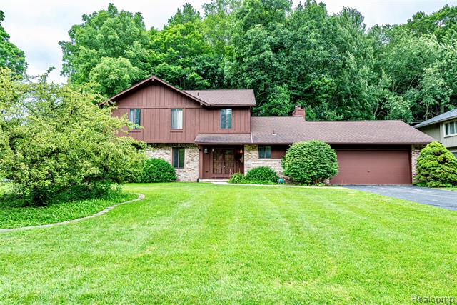 front view picture of 34325 Oak Forest Dr, Farmington, MI. 48331