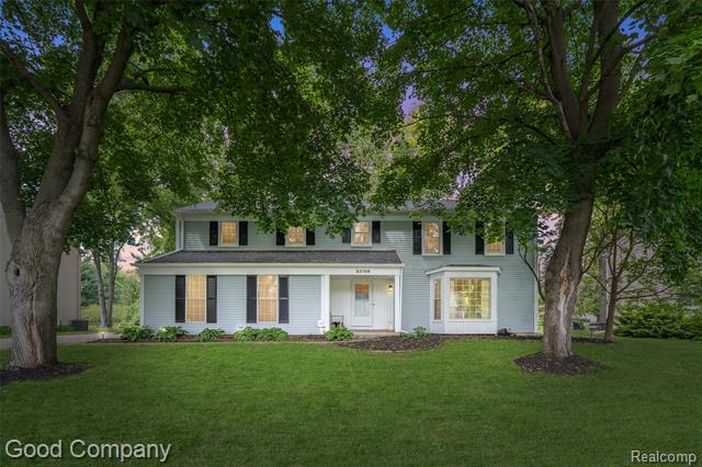 front view picture of 35750 Fredericksburg Rd, Farmington, MI. 48331