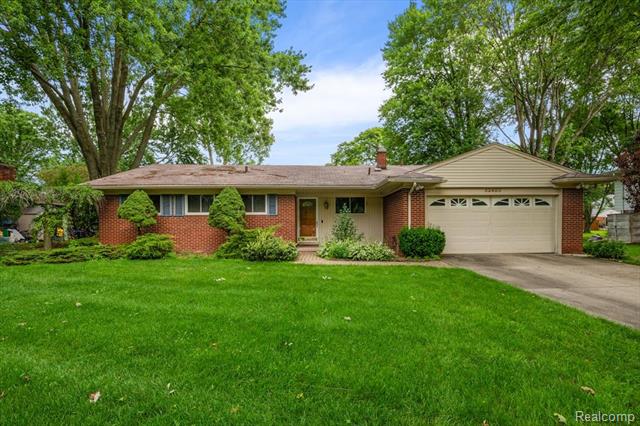 front view picture of 32460 Dunford St, Farmington, MI. 48334