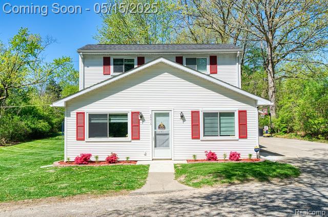 front view picture of 28615 Rollcrest Rd, Farmington, MI. 48334