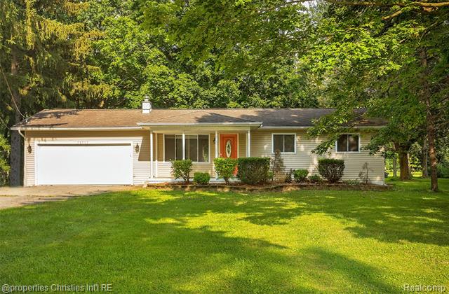 front view picture of 28762 Greening St, Farmington, MI. 48334