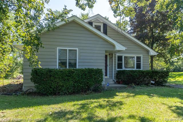 front view picture of 29230 Greening St, Farmington, MI. 48334