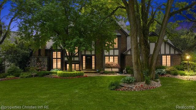 front view picture of 29812 Briarwood Ct, Farmington, MI. 48331