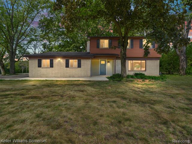 front view picture of 29523 Ravenscroft St, Farmington, MI. 48331