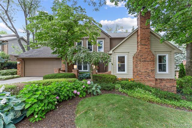 front view picture of 29812 Deer Run, Farmington, MI. 48331