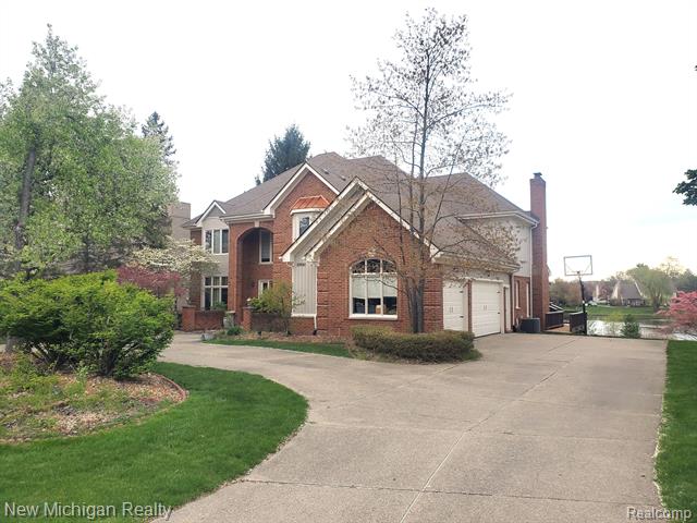 front view picture of 29580 Kenloch Dr, Farmington, MI. 48331