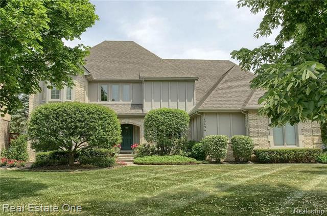front view picture of 29696 Harrow Dr, Farmington, MI. 48331