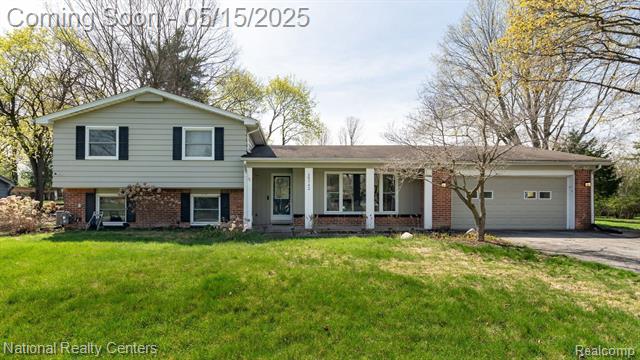 front view picture of 29742 Old Bedford St, Farmington, MI. 48331