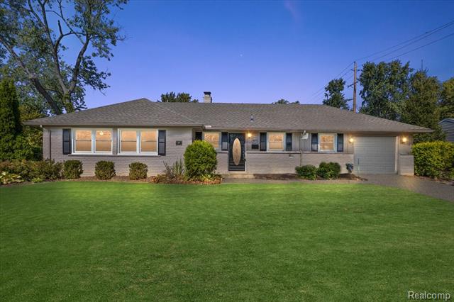 front view picture of 16276 Amherst Ave, Franklin, MI. 48025