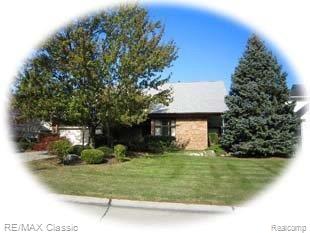 front view picture of 31280 Country Ridge Cir, Farmington, MI. 48331