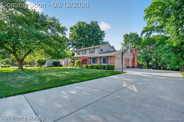 front view picture of 33717 Heritage Hills Dr, Farmington, MI. 48331