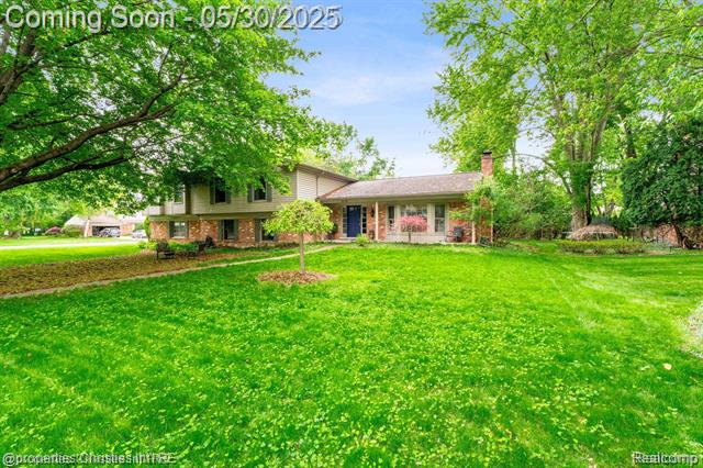 front view picture of 31723 Waltham Ct, Franklin, MI. 48025