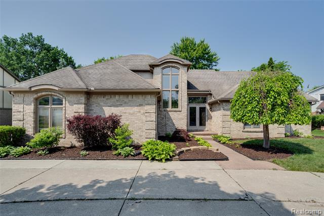 front view picture of 30753 Sunderland Dr, Farmington, MI. 48331