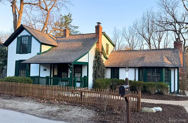 front view picture of 26111 Carol Ave, Franklin, MI. 48025