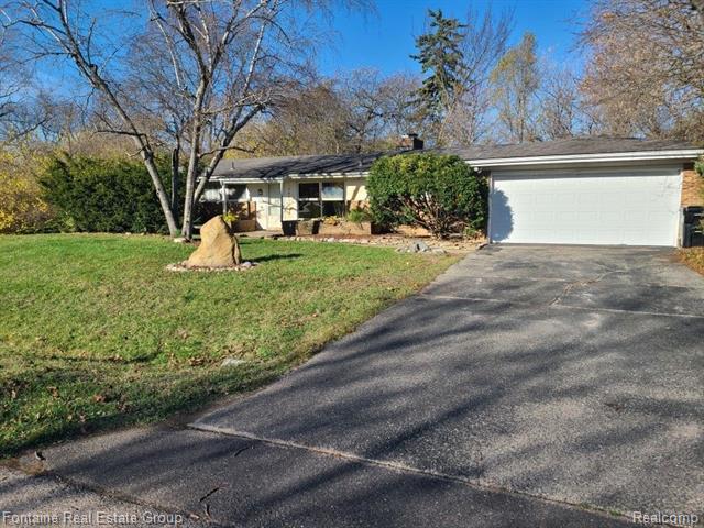 front view picture of 30070 Lochmoor Ave, Farmington, MI. 48334