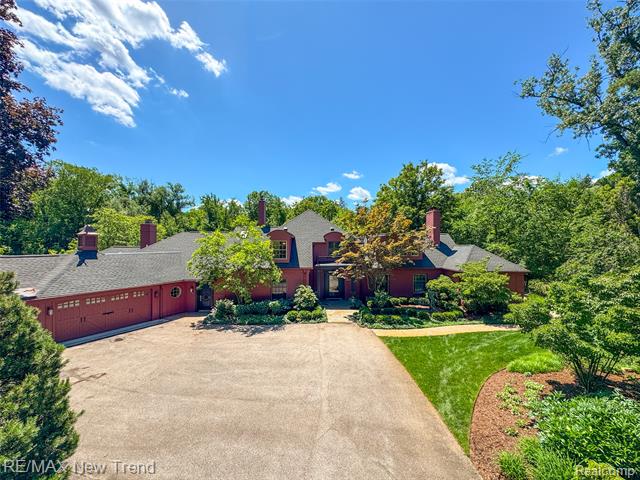 front view picture of 25733 River Dr, Franklin, MI. 48025