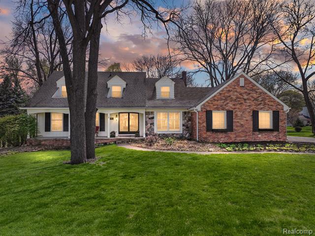 front view picture of 22641 N Nottingham Dr, Franklin, MI. 48025
