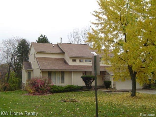 front view picture of 7465 Westbury Blvd, West Bloomfield, MI. 48322