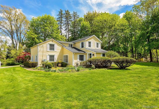 front view picture of 26039 German Mill Rd, Franklin, MI. 48025
