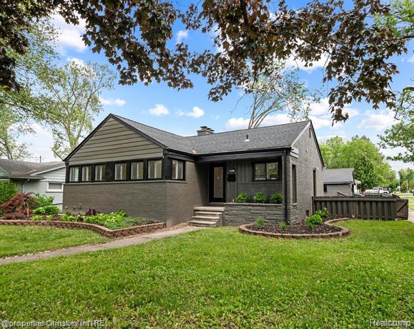 front view picture of 17810 Beechwood Ave, Franklin, MI. 48025
