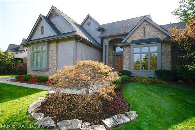 front view picture of 7487 Kennington Blvd, West Bloomfield, MI. 48322