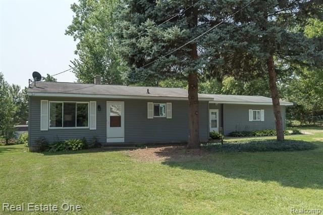 front view picture of 475 Conway St, Walled Lake, MI. 48390