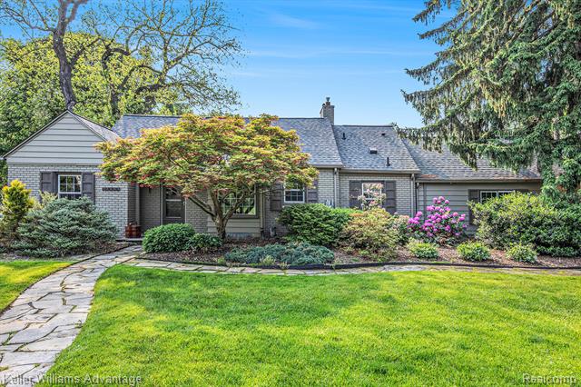 front view picture of 32644 Colony Hill Dr, Franklin, MI. 48025