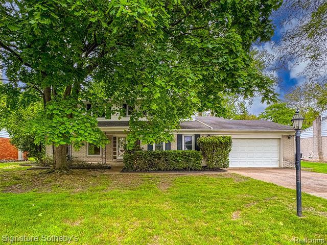front view picture of 28988 Ramblewood Dr, Farmington, MI. 48334
