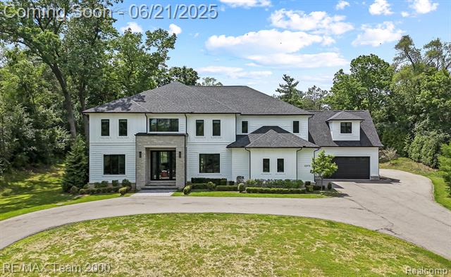 front view picture of 32575 Romsey Rd, Franklin, MI. 48025