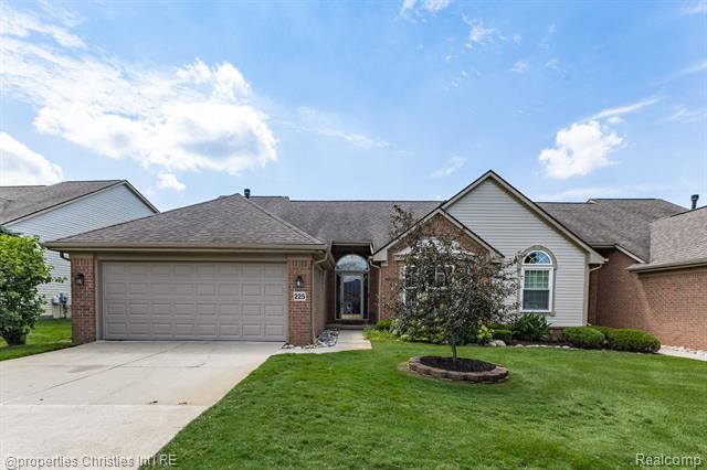 front view picture of 225 Shore Brook Ln, Walled Lake, MI. 48390