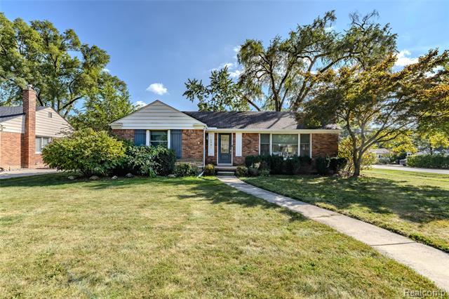 front view picture of 16991 Kirkshire Ave, Franklin, MI. 48025