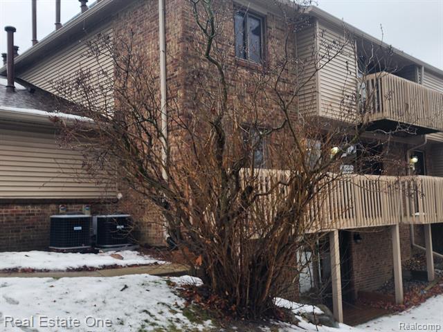 front view picture of 7980 Lawrence, West Bloomfield, MI. 48322