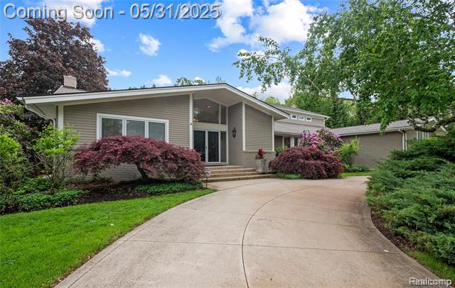 front view picture of 4495 Stony River Dr, Bloomfield Hills, MI. 48301