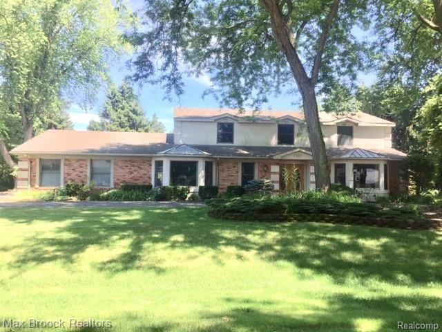 front view picture of 7301 Mohansic Dr, Bloomfield Hills, MI. 48301