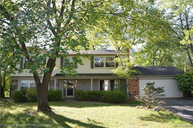 front view picture of 5551 Edinborough Dr, West Bloomfield, MI. 48322