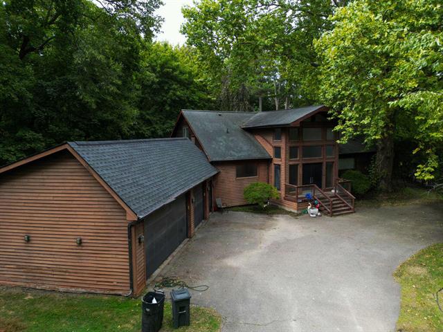 front view picture of 27170 W 14 Mile Rd, Franklin, MI. 48025