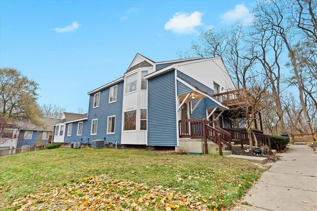 front view picture of 44750 Bayview Dr, Novi, MI. 48377