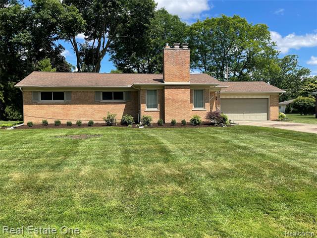 front view picture of 31920 Carlelder St, Franklin, MI. 48025
