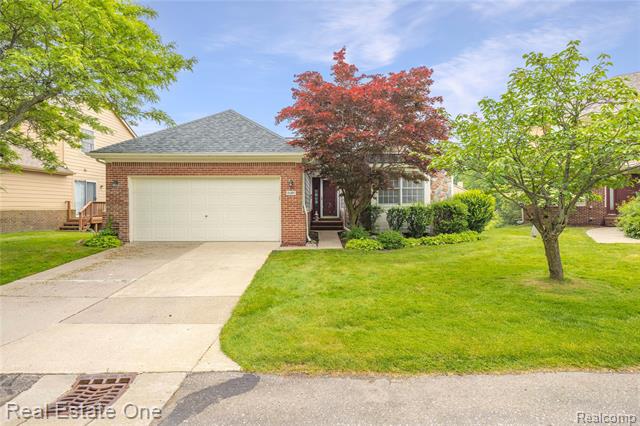 front view picture of 31207 Barrington Dr, Novi, MI. 48377