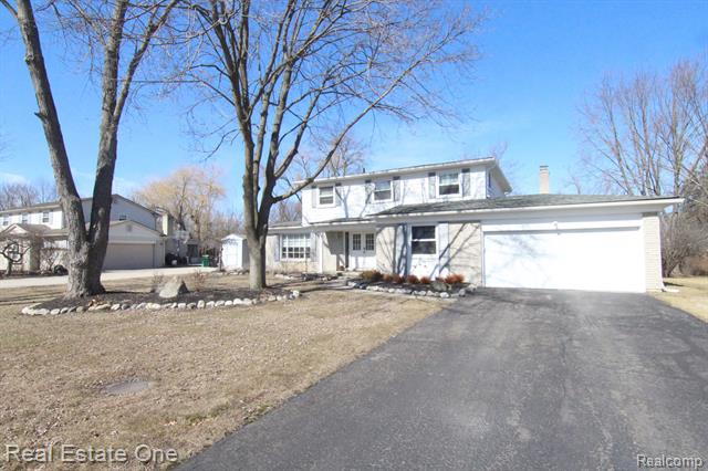 front view picture of 28824 Still Valley Dr, Farmington, MI. 48334