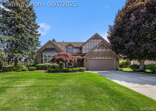 front view picture of 31220 Country Ridge Cir, Farmington, MI. 48331