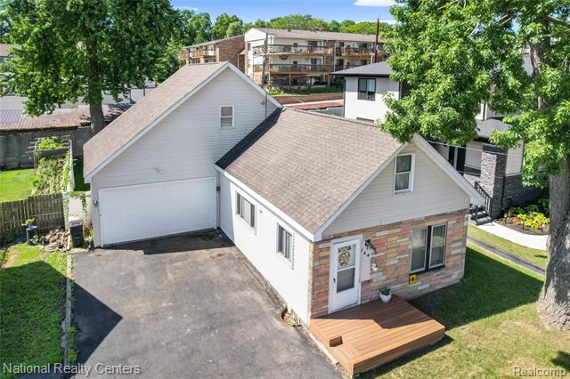 front view picture of 144 Coalmont St, Walled Lake, MI. 48390