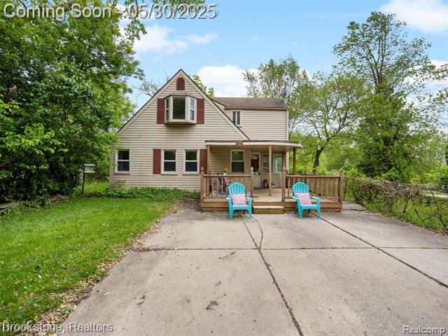 front view picture of 128 Leeds St, Walled Lake, MI. 48390