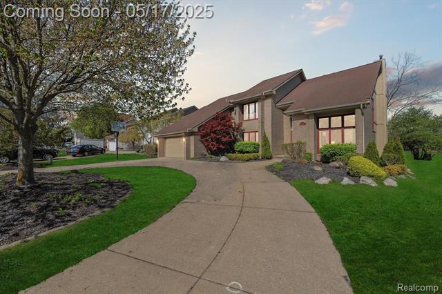 front view picture of 7039 Timberview Trl, West Bloomfield, MI. 48322